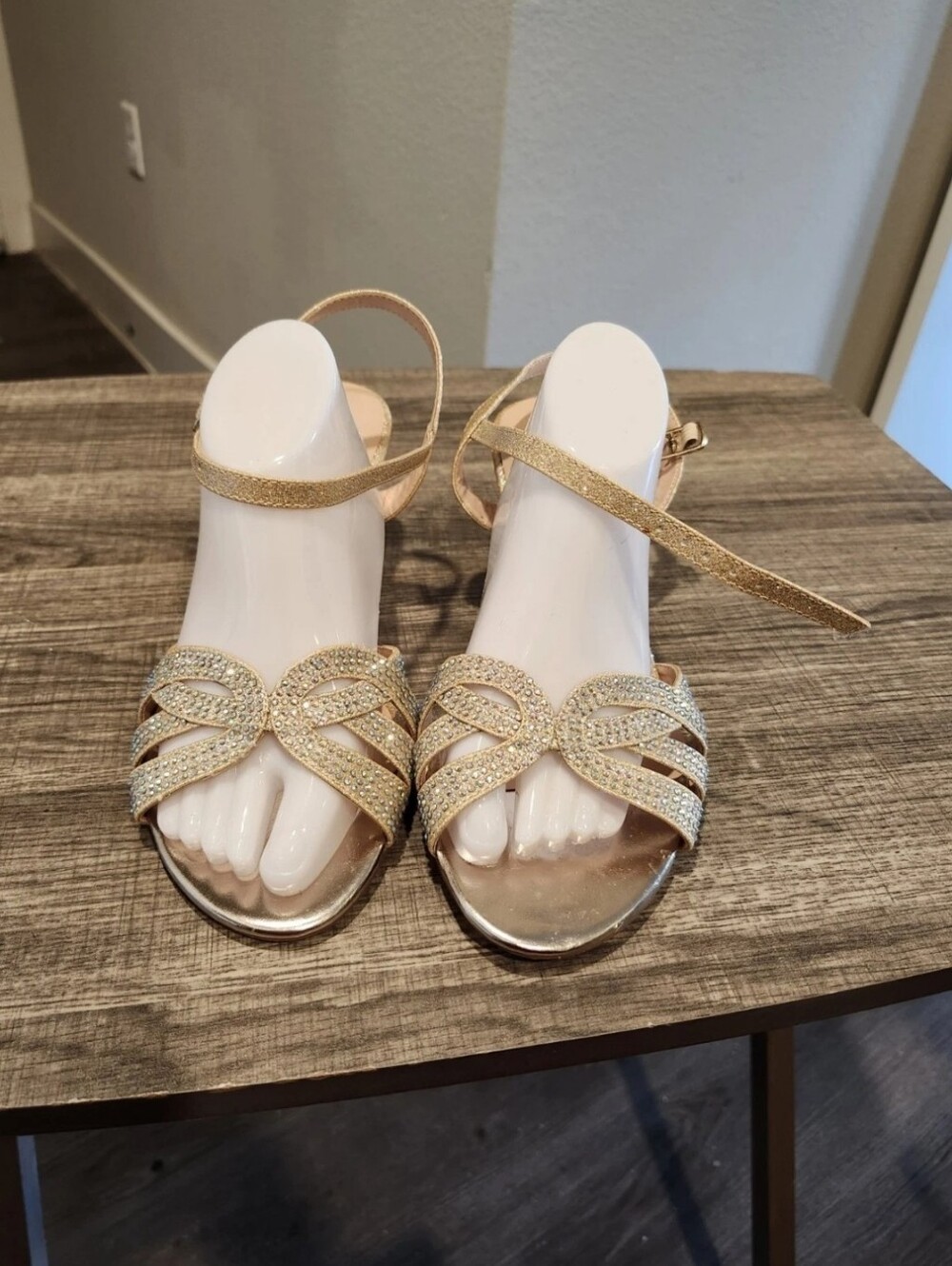 DE Blossom Collection Woman's Size 8 High Heels Shoes Bling Rhinestones BERK-157